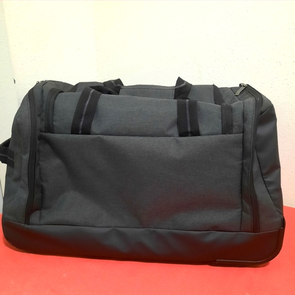 Solo New York Bags Solo New York Leroy Gray Rolling Duffel Bag